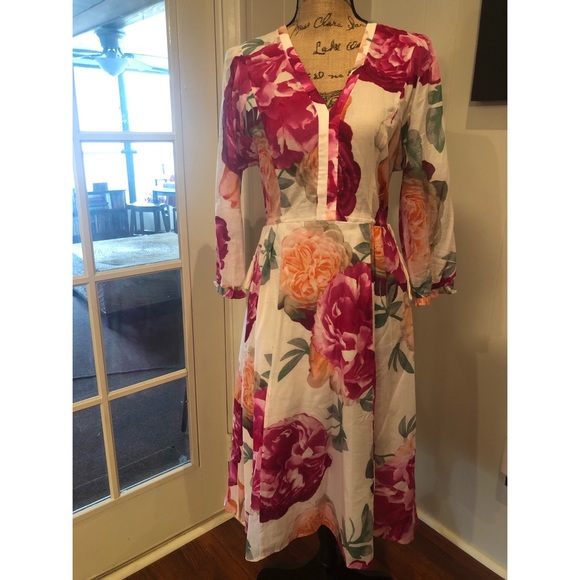 Dresses & Skirts - V-neck flower dress #shesdarlin!